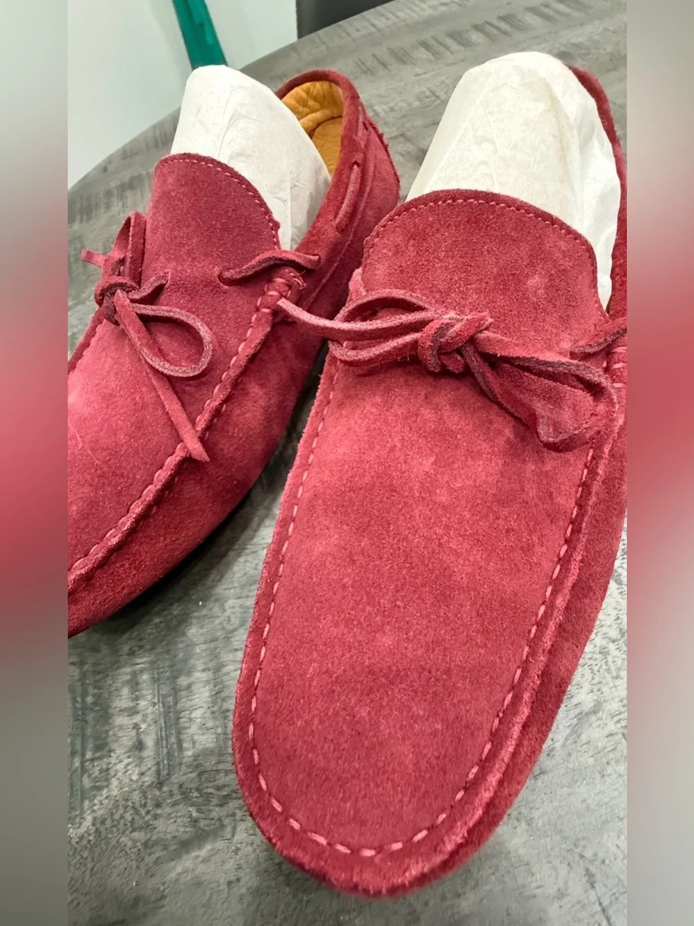 VINTAGE/Men's Suede Lace-Trim Moccasins in Burgundy